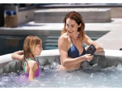 Intex Pure Spa Greywood Deluxe Opblaasbare Spa - 6 Persoons 19 Intex Pure Spa Greywood Deluxe Opblaasbare Spa - 6 Persoons -Bestway Verkoopwinkel 28442 inuse2 2020 300